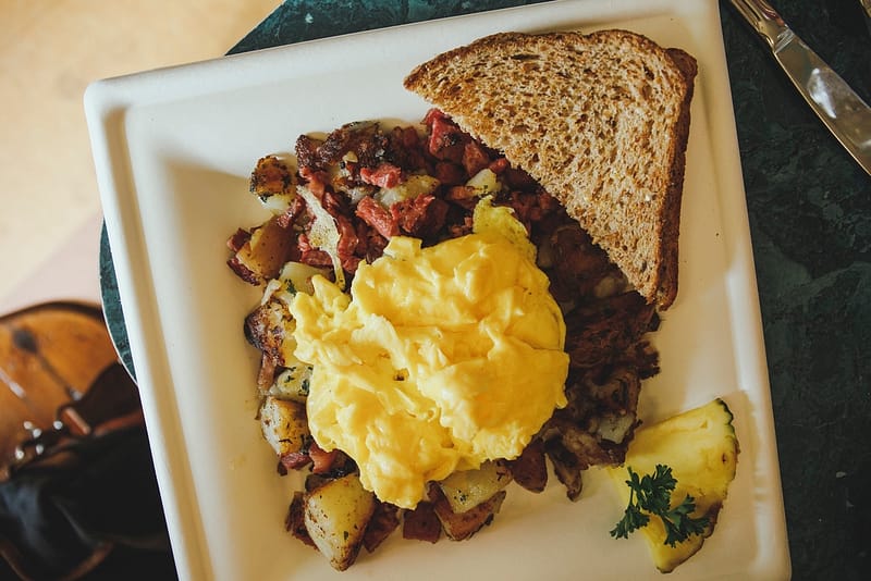 breakfast with eggs and hash